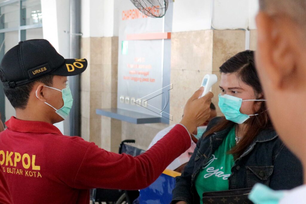 CEGAH PENYEBARAN COVID-19 DI STASIUN BLITAR