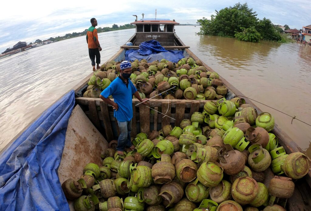 DISTRIBUSI GAS ELPIJI MELALUI JALUR SUNGAI