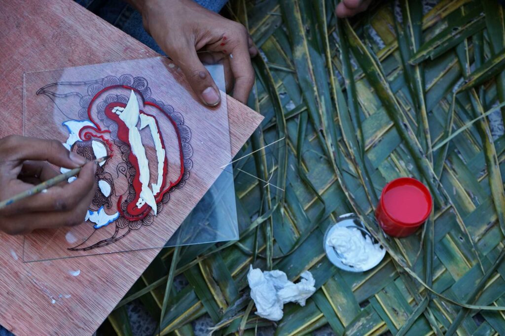 PAINTING TRAINING ON GLASS