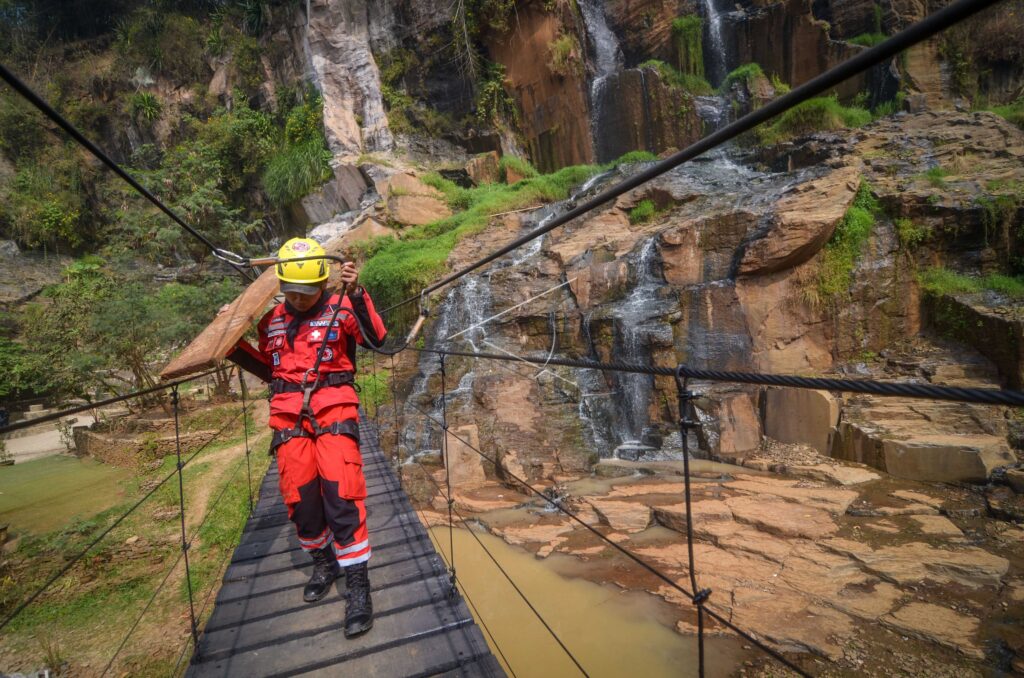 1000 SUSPENSION BRIDGE EXPEDITION