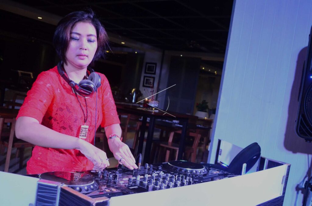 WOMAN’S DJ COMES KARTINI’S DAY