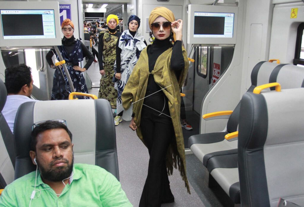 FASHION SHOW AT AIRPORT TRAIN