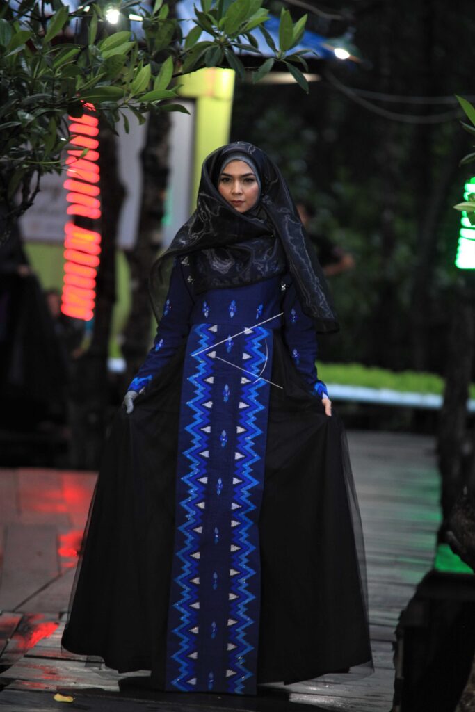 MASALILI WEAVING MUSLIM CLOTHING SHOW
