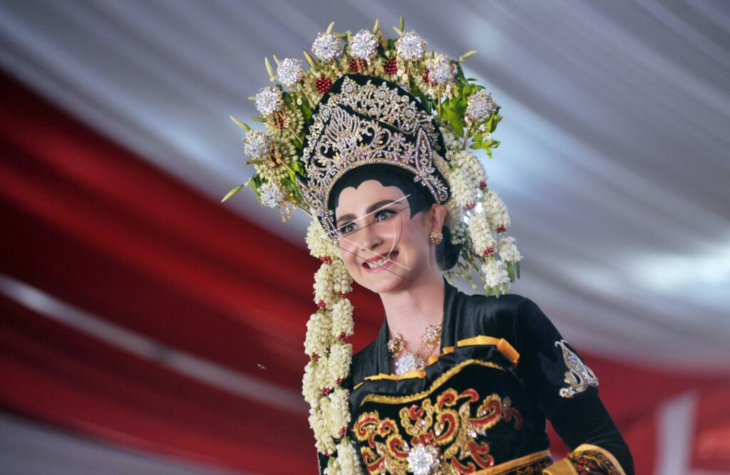 FASHION SHOW NUSANTARA TRADITIONAL CLOTHING