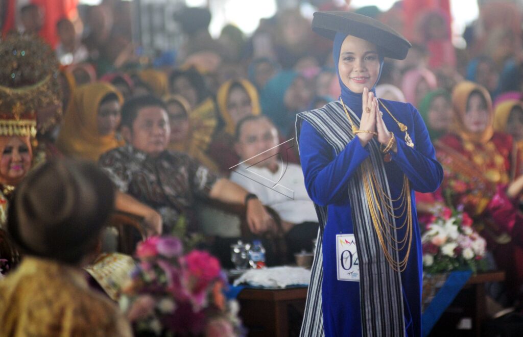 FASHION SHOW NUSANTARA TRADITIONAL CLOTHING