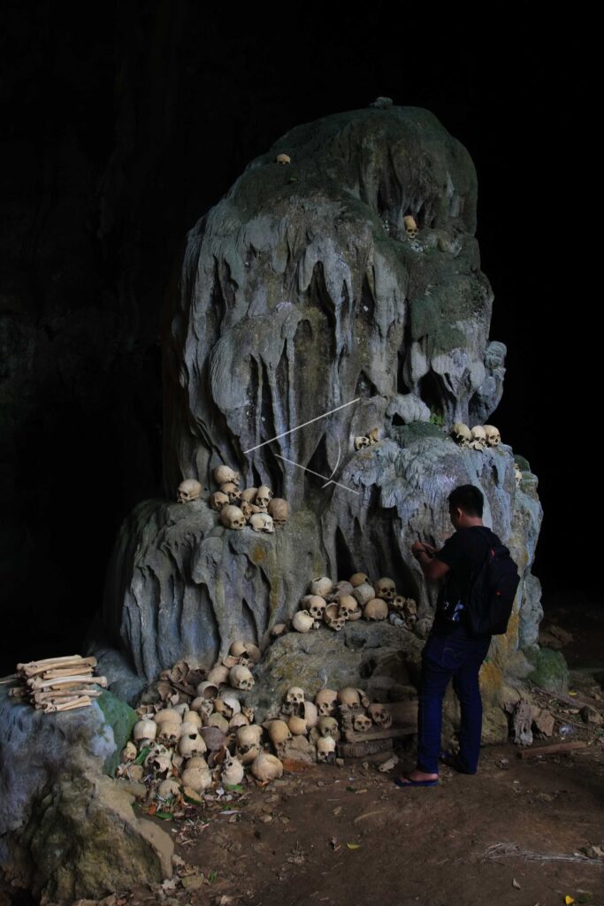 GUA TENGKORAK KOLAKA UTARA