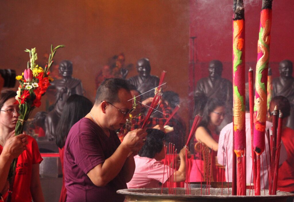 IBADAH IMLEK DI KLENTENG PETAK SEMBILAN