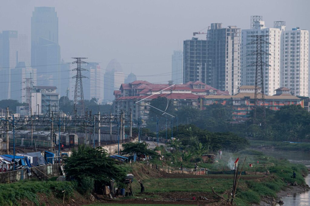 DAMPAK PANDEMI COVID-19 KE PERTUMBUHAN EKONOMI INDONESIA