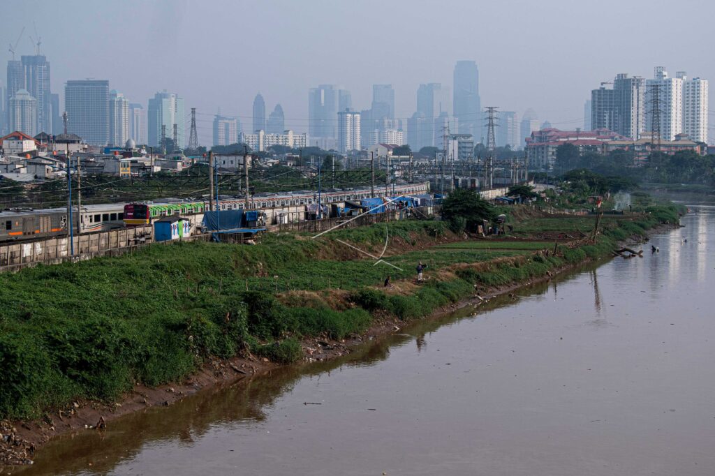 DAMPAK PANDEMI COVID-19 KE PERTUMBUHAN EKONOMI INDONESIA