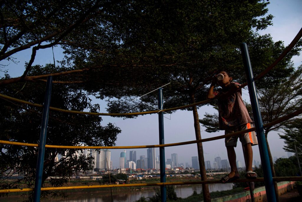 DAMPAK PANDEMI COVID-19 KE PERTUMBUHAN EKONOMI INDONESIA