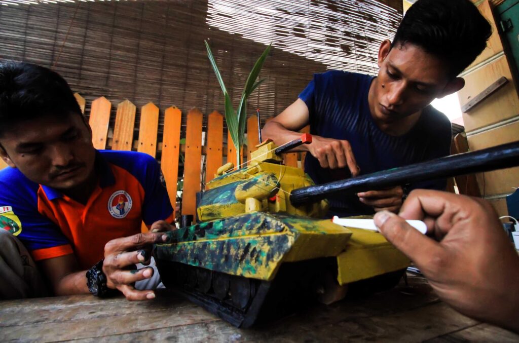 SERVICES FOR MAKING MINIATURE OF MARRIAGE SOUVENIRS