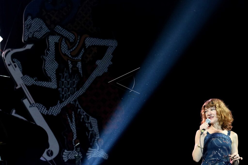 SINGER SHELLY RUDOLPH