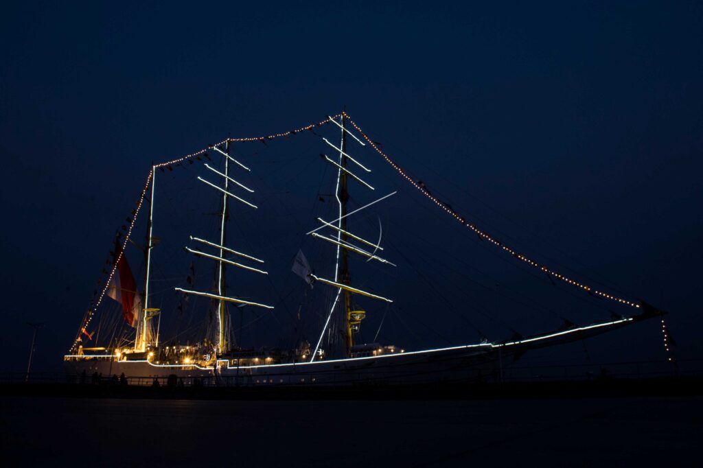 KRI BIMA SUCI TIBA DI SHANGHAI