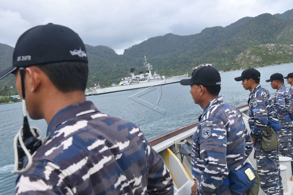 KRI USMAN HARUN-359 OPERASI SIAGA TEMPUR LAUT NATUNA 2020