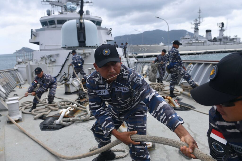 KRI USMAN HARUN-359 OPERASI SIAGA TEMPUR LAUT NATUNA 2020