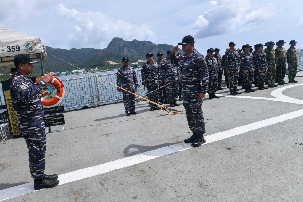 KRI USMAN HARUN-359 OPERASI SIAGA TEMPUR LAUT NATUNA 2020