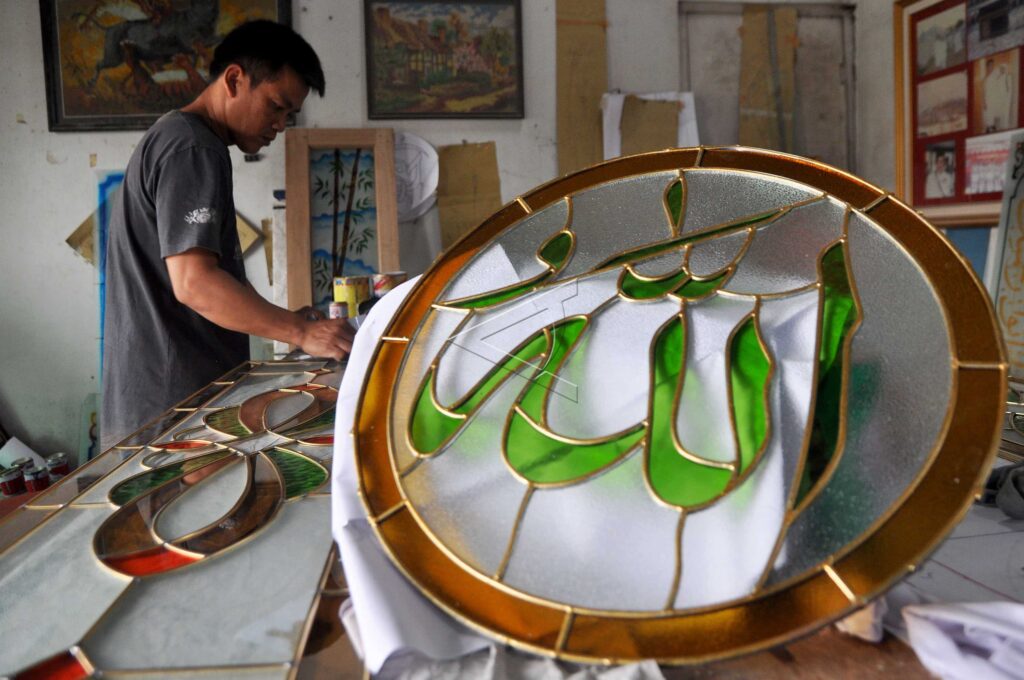 GLASS ORNAMENT CRAFTS