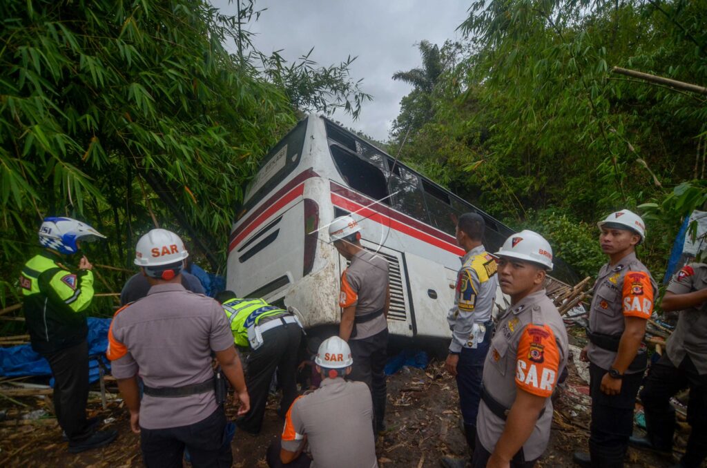 KECELAKAAN BUS PRIMAJASA DI NAGREG