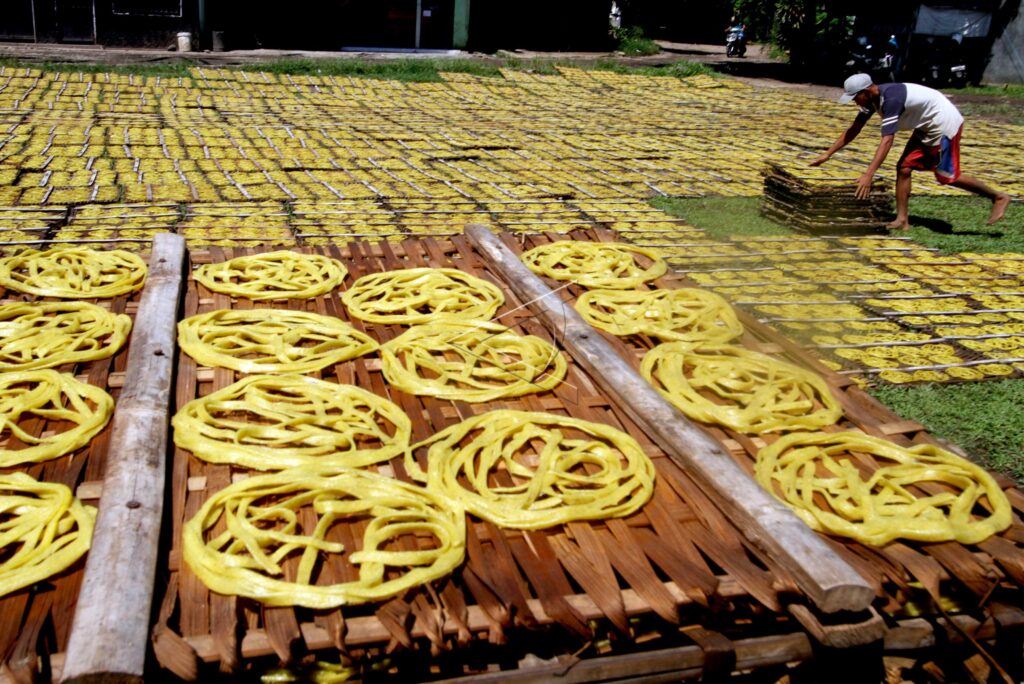 KERUPUK MIE KUNING
