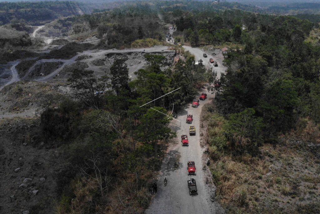 KIRAB KENDURI JIP WISATA LAVA TOUR