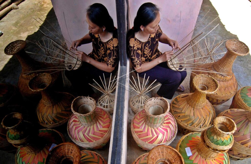 VASE CRAFTS FROM BAMBOO MATERIAL