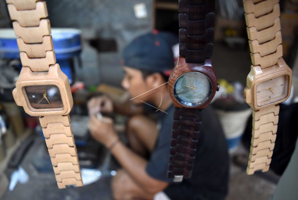 WOODEN WATCH CRAFTS