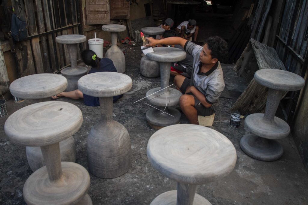 WOODEN CHAIR CRAFTS.