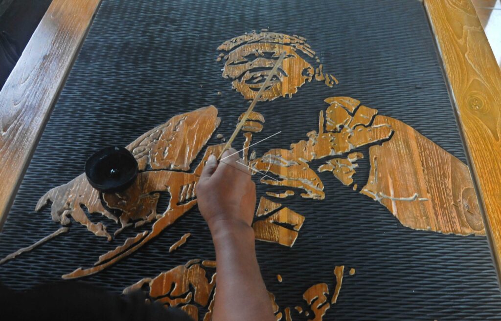 WOOD CRAVE PAINTING CRAFTS