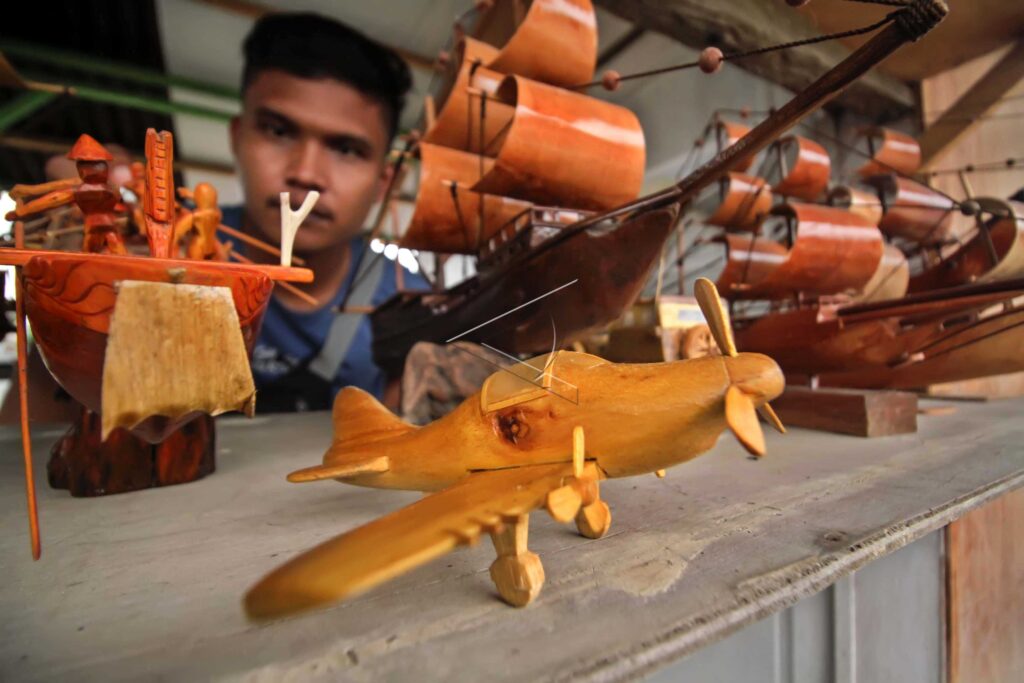 WOOD WASTE CRAFTS