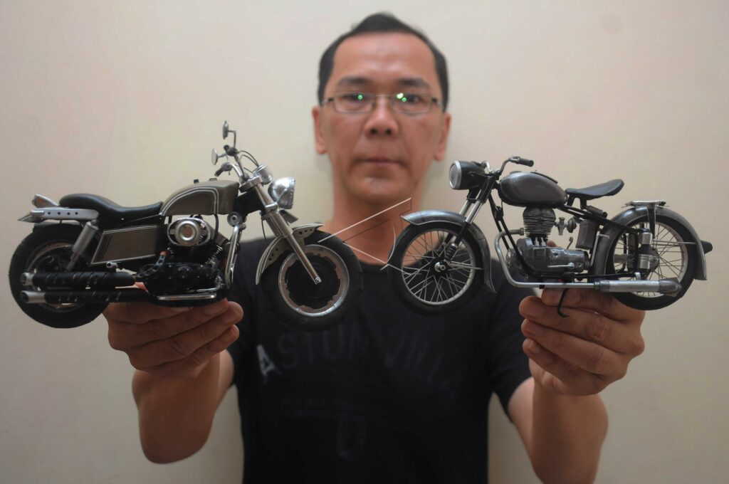 E-WASTE MOTORBIKE MINIATURE CRAFTS