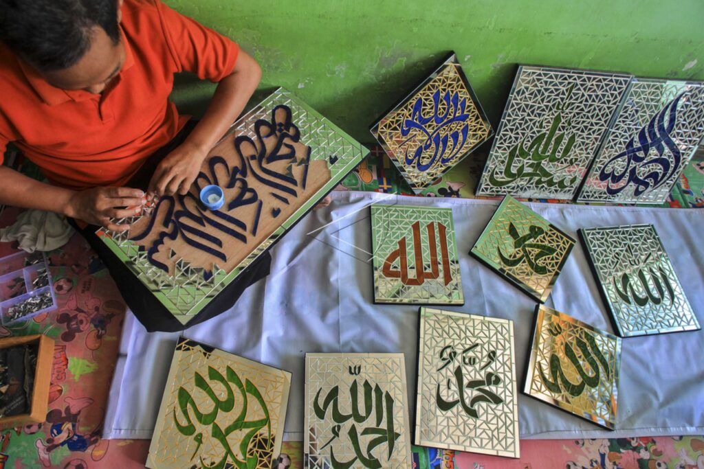 GLASS MOSAICS HANDICRAFTS