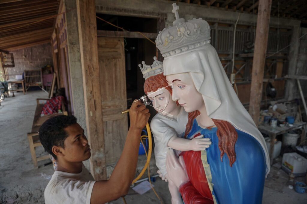 CRAFTS OF VIRGIN MARY STATUE