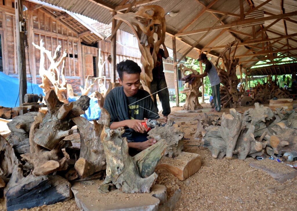 TEAK PILAR HANDICRAFTS