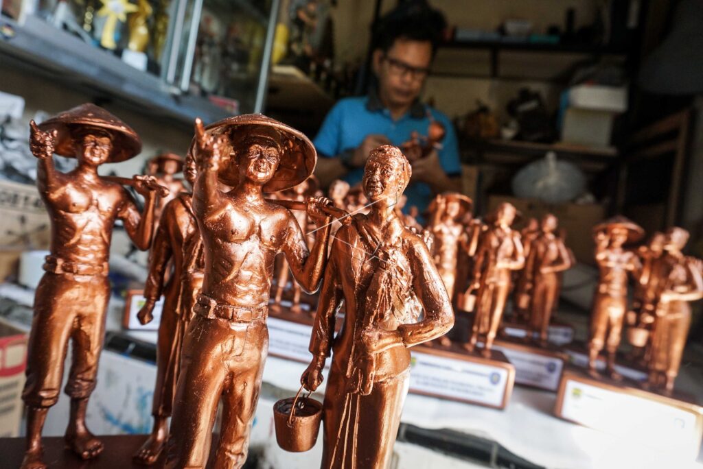 VANDEL CHARACTER CRAFTS