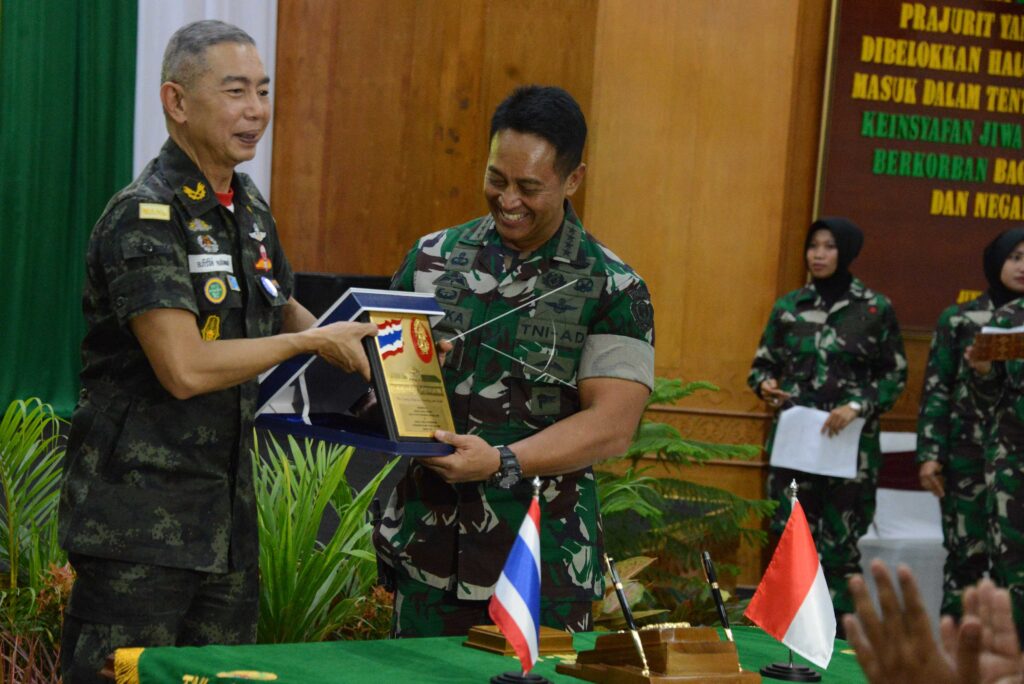 KERJA SAMA TNI AD DENGAN ANGKATAN DARAT THAILAND
