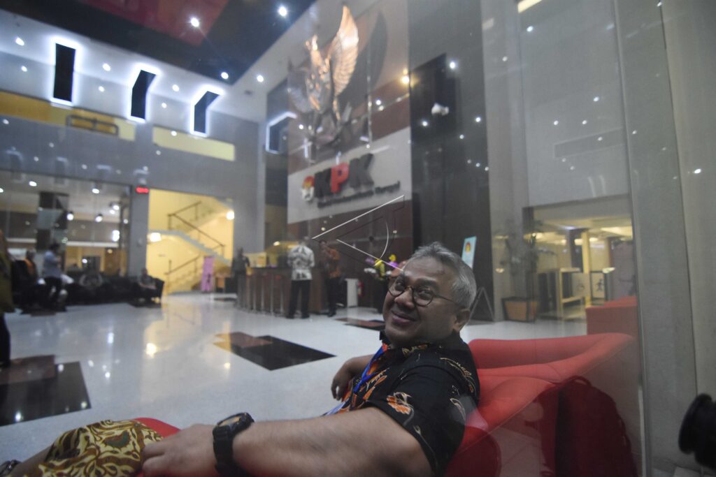 KETUA KPU DATANGI KPK