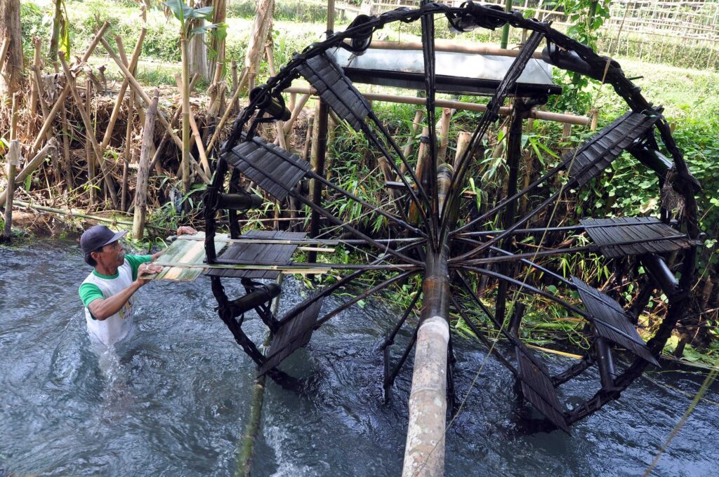 TRADITIONAL WATERWHEEL