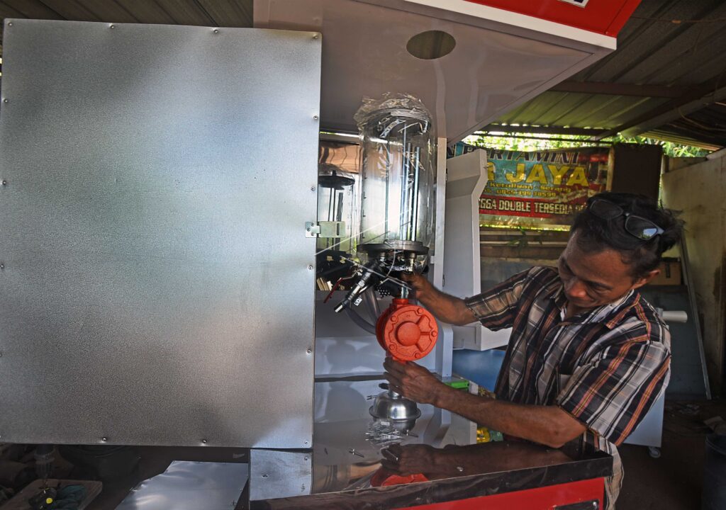 PENJUALAN KIOS BBM PERTAMINI MAKIN MARAK