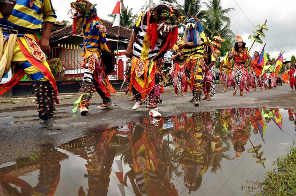 BUTHO CIKRAK DANCERS