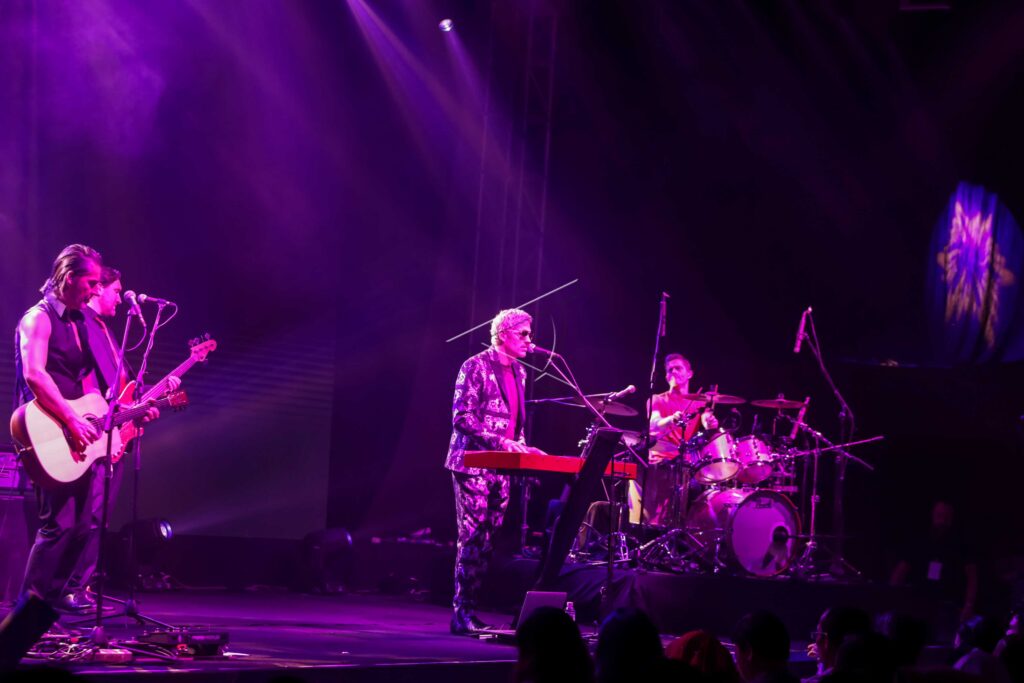 MICHAEL LEARNS TO ROCK CONCERT