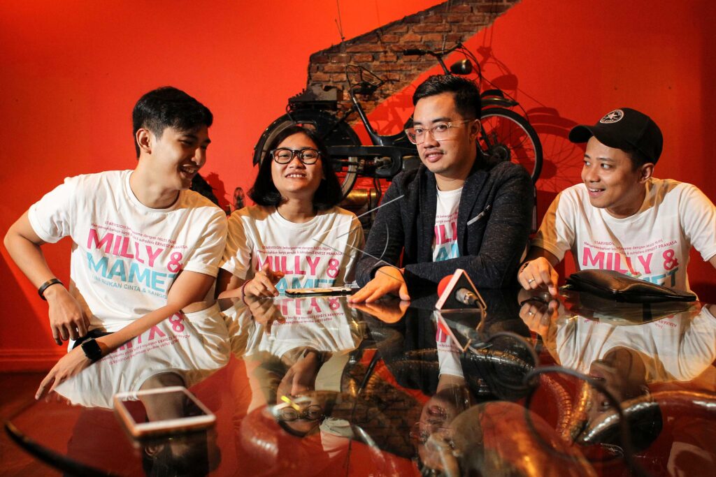 KUNJUNGAN MEDIA PEMERAN FILM MILLY DAN MAMET