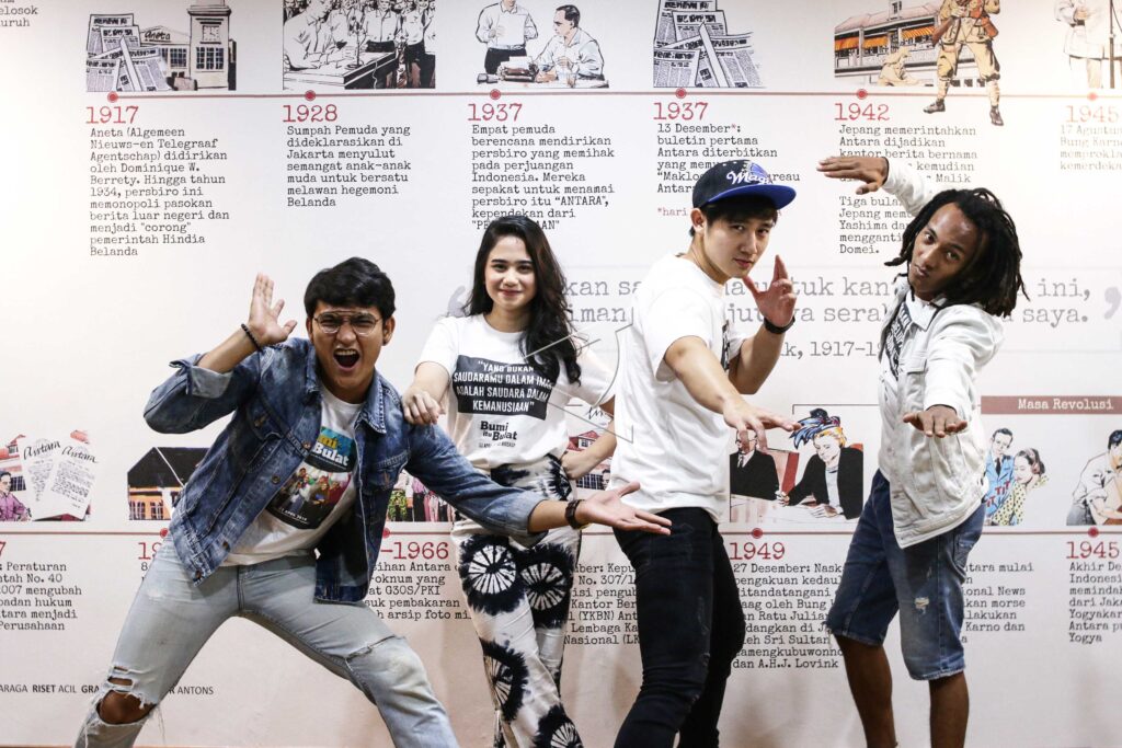 BUMI ITU BULAT MOVIE