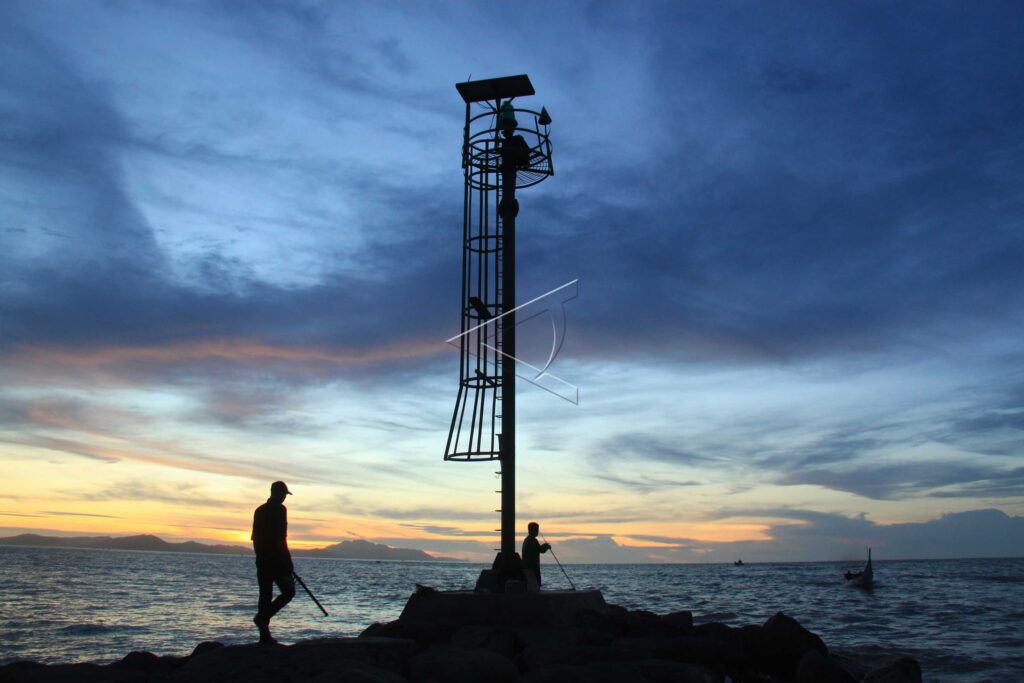 LIGHT FLARE IN ACEH BEACH