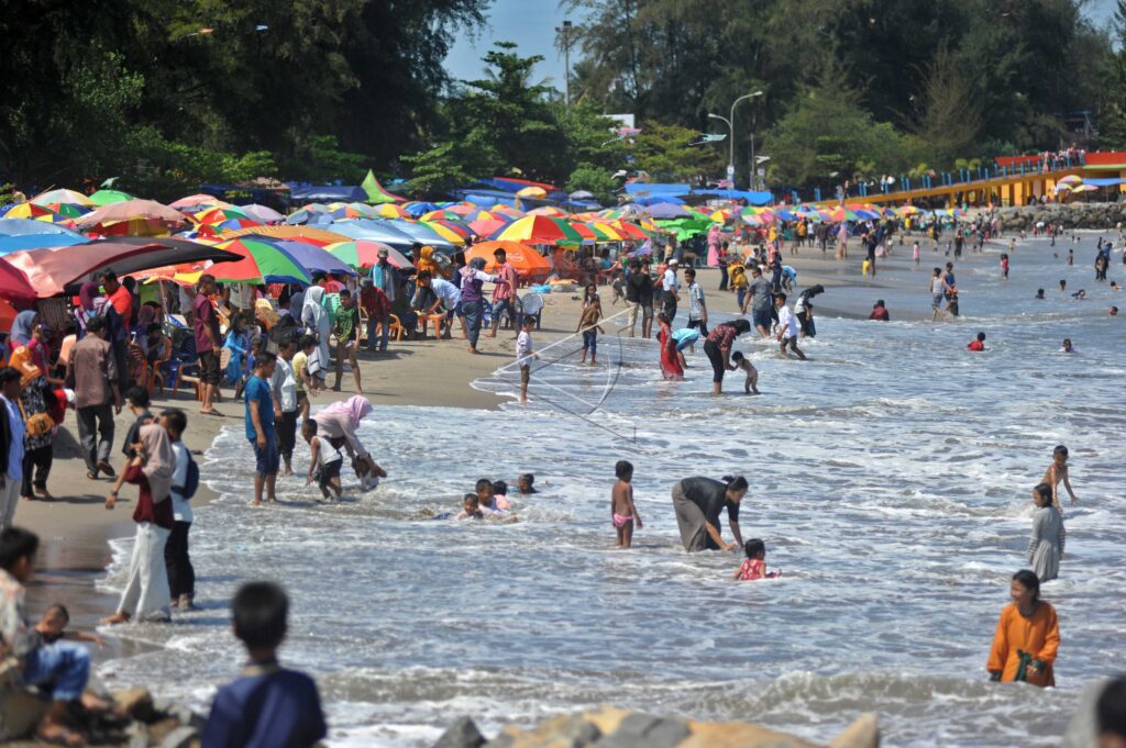 GANDORIAH BEACH IN PARIAMAN