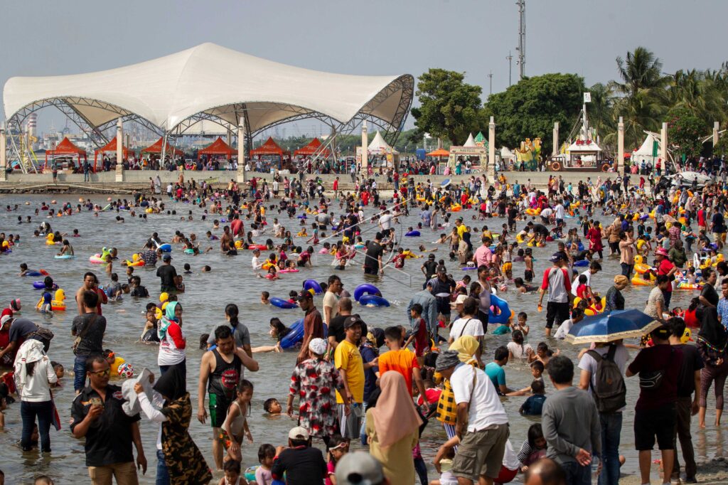 WISATA PANTAI KARNAVAL ANCOL