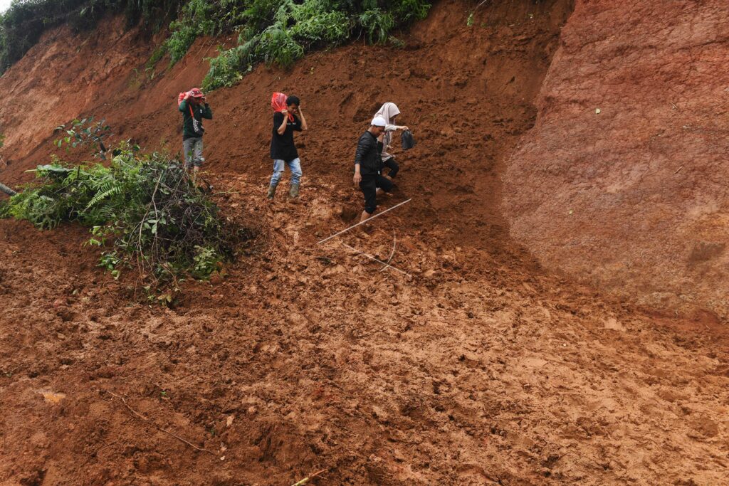 LONGSOR DI SUKAJAYA BOGOR