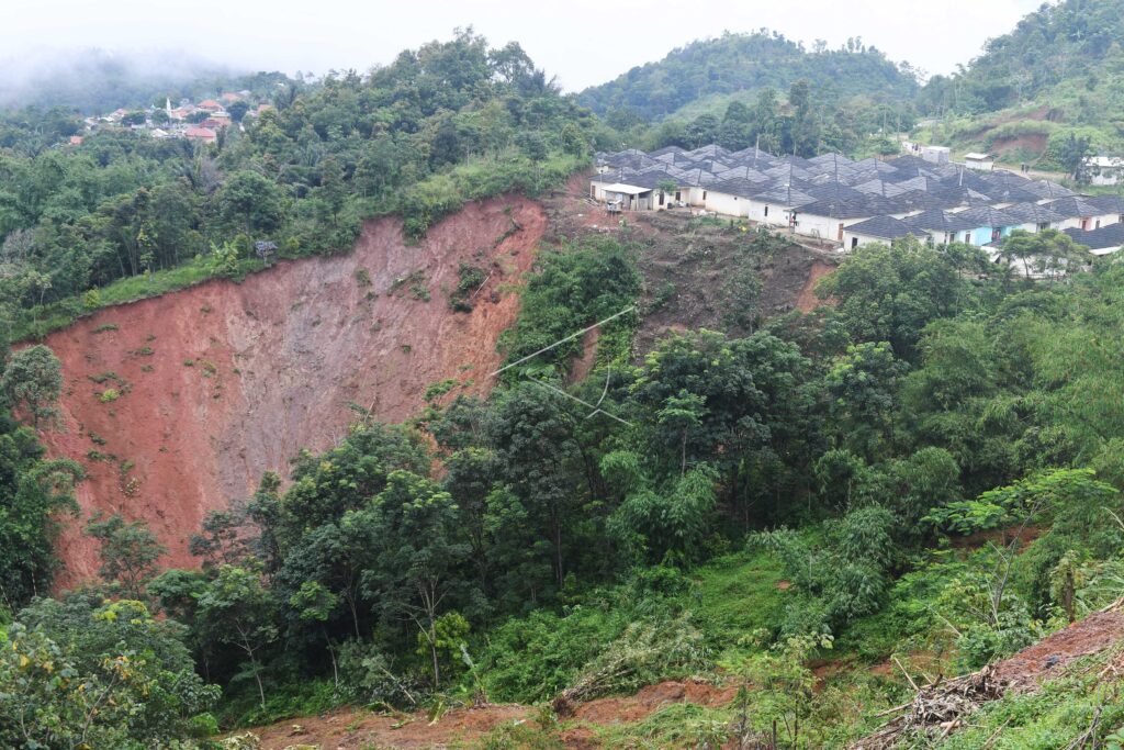 LONGSOR DI SUKAJAYA BOGOR