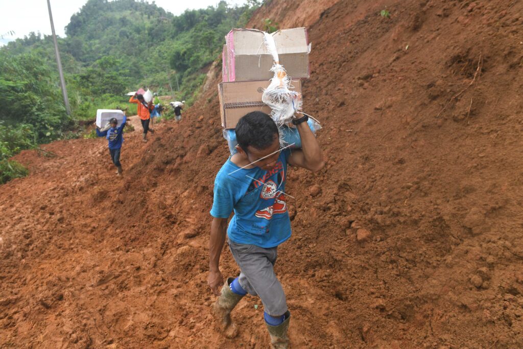LONGSOR DI SUKAJAYA BOGOR