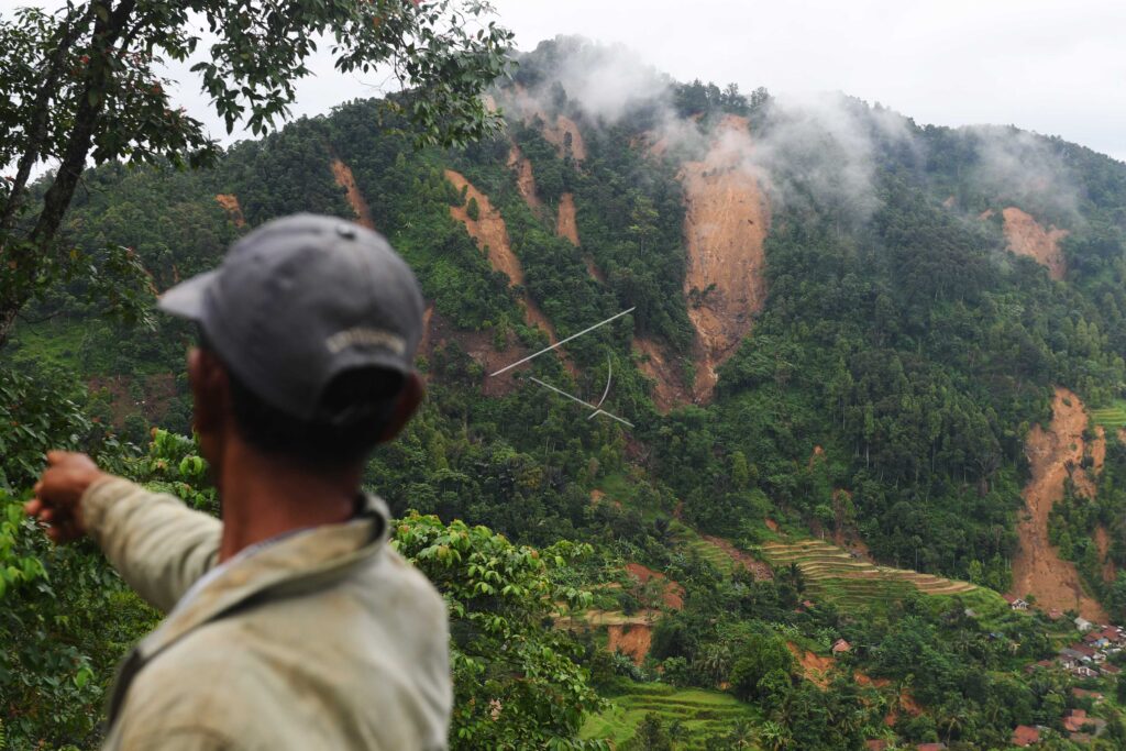 LONGSOR DI SUKAJAYA BOGOR