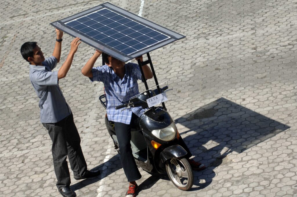 SOLAR-POWERED MOTORCYCLE